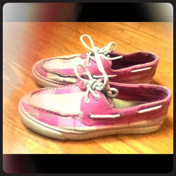 New, gently worn Sperry-Top siders in pink plaid🎀