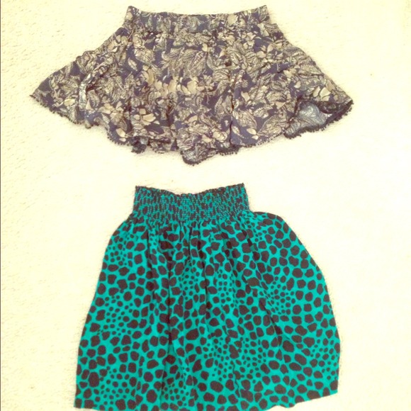 🚫SOLD🚫Skirt/flowy shorts bundle - Picture 1 of 3