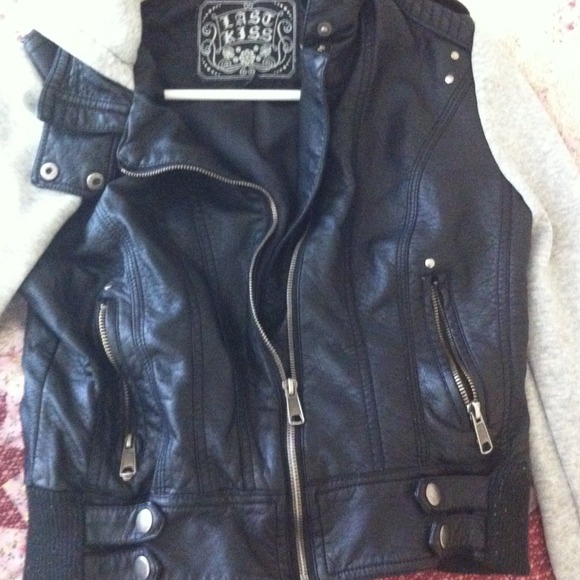 In good condition. Worn a few times . Medium. - Picture 2 of 3