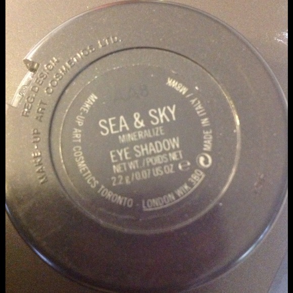 🌀SOLD🌀MAC MINERALIZE EYE SHADOW SEA & SKY - Picture 3 of 4