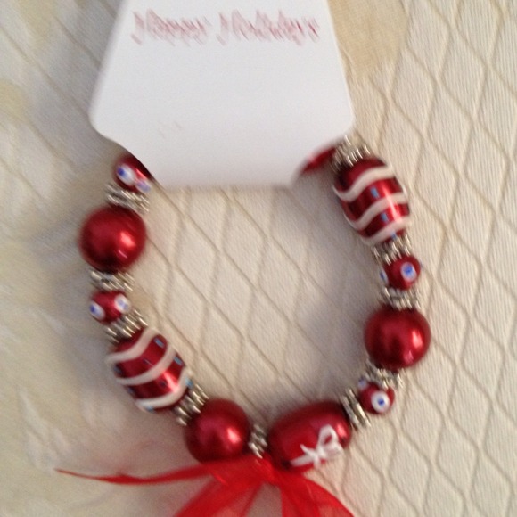 Cute red and white bracelet - Picture 1 of 1