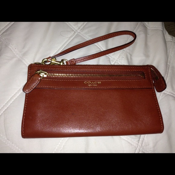 Coach wristlet - Authentic
