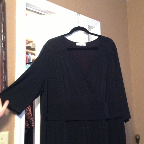 Black 3/4 sleeve Merona dress w/ Slenderizer in it