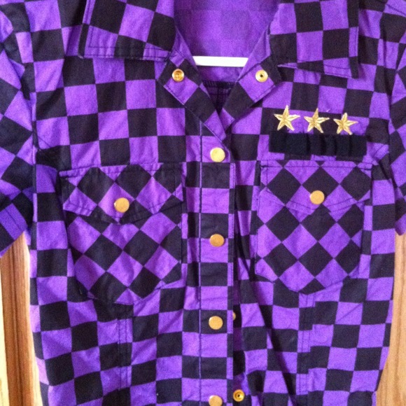 Snap button purple shirt
