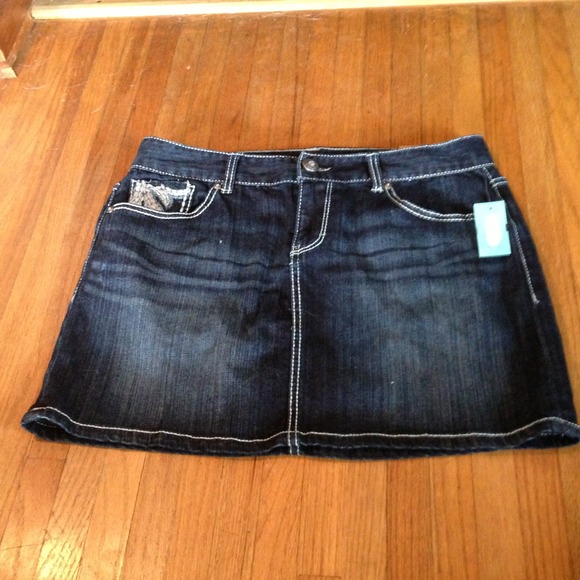 SOLD IN BUNDLEMaurice's denim skirt. Adorable