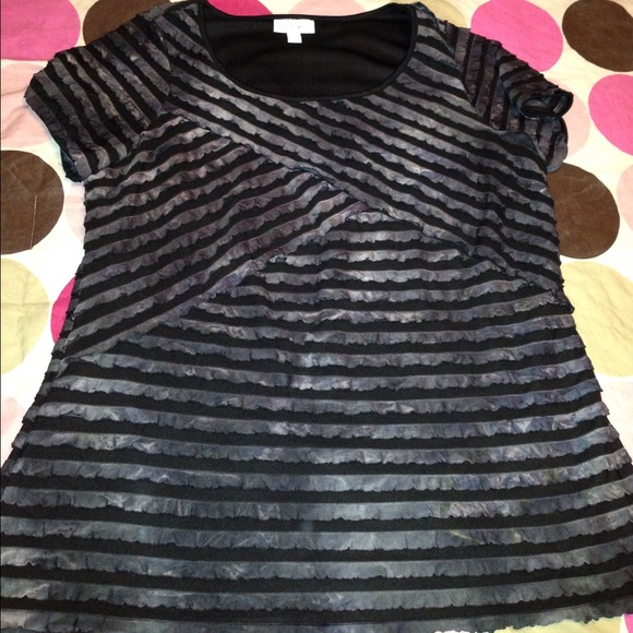 🚫🚫SOLD🚫🚫Black & gray cap sleeve top