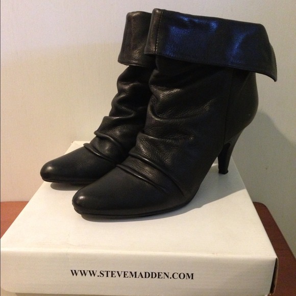Steve Madden Aplegate Black Leather Booties - Picture 3 of 4