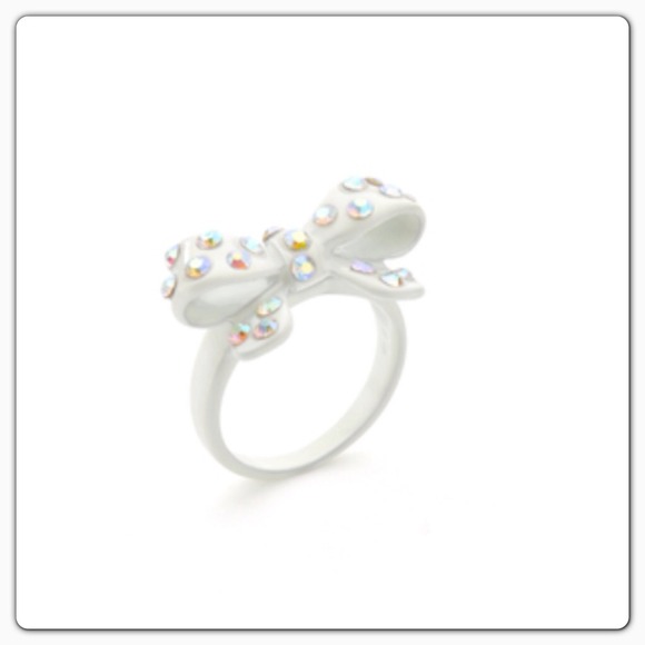 106R - Take A Bow Ring