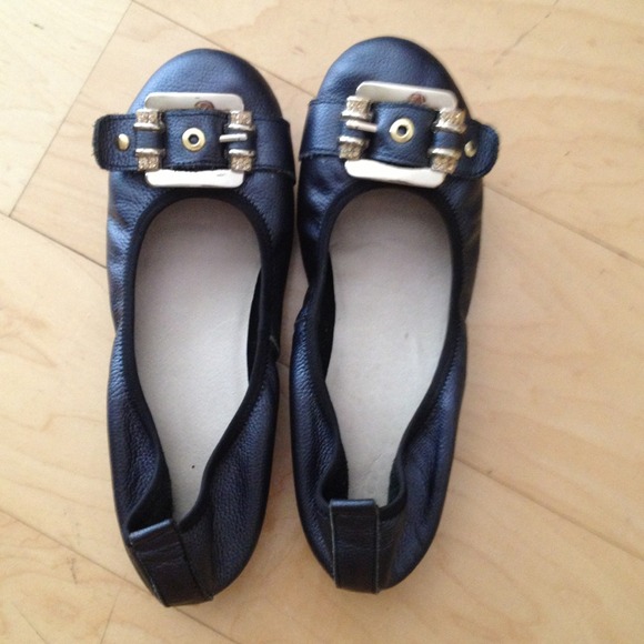 SOLD!❌Metallic blue buckle flats