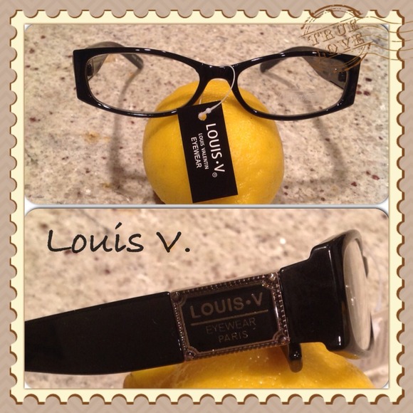 Sunglasses.Item 17o