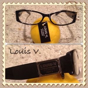 Sunglasses.Item 17o