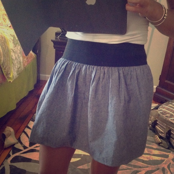 High wasted denim color skirt