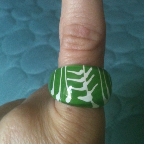 Not available---/-Green and white ring