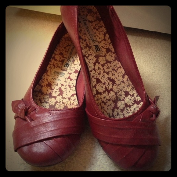 NWT red ballet flats