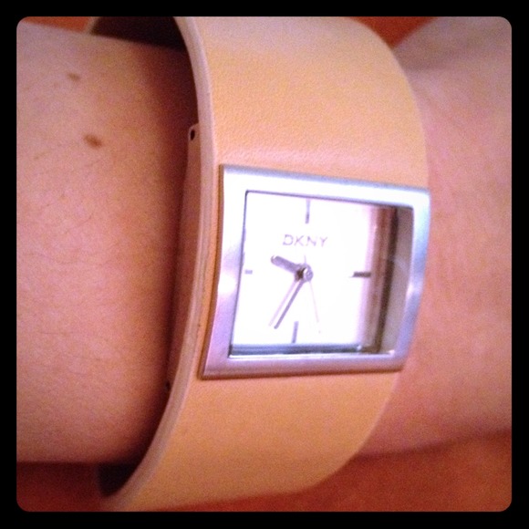 ☀️️️reduced from $50☀️DKNY camel cuff watch