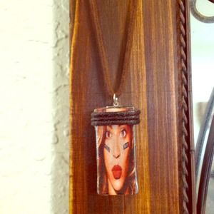 Beyonce(necklace)