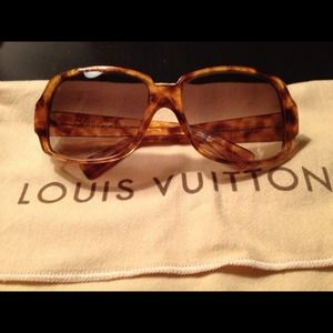 Louis Vuitton classic collection sunglasses