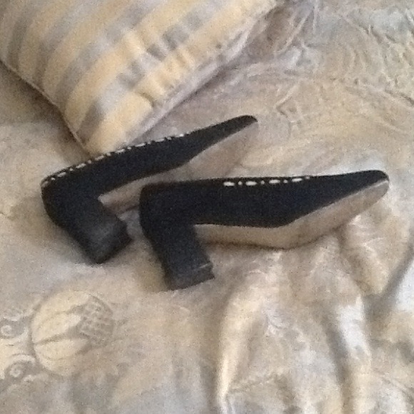 Shoes - Picture 3 of 4
