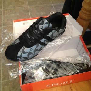 🎀New COACH Sneakers 💟