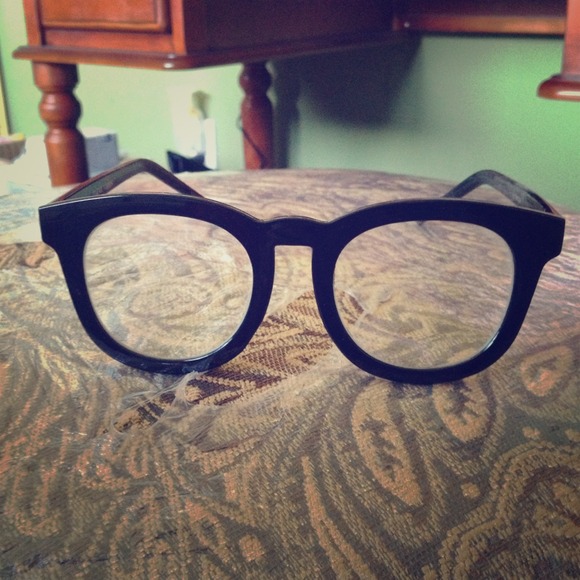 🚫SOLD🚫 No prescription Glasses