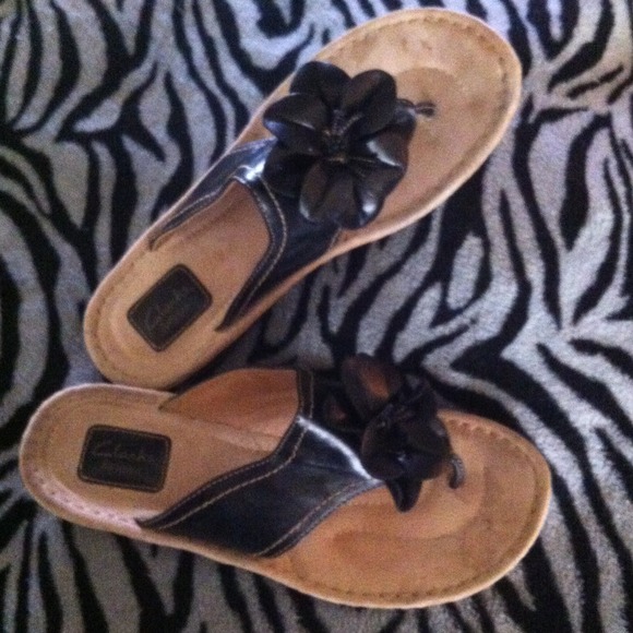 Size 11 W Clarks Artisan.