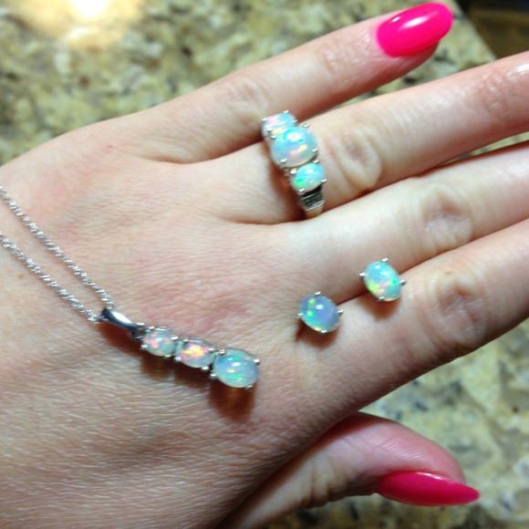 Sold - Picture 3 of 3