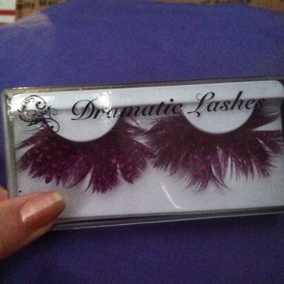 Dramatic Lashes - Picture 2 of 2