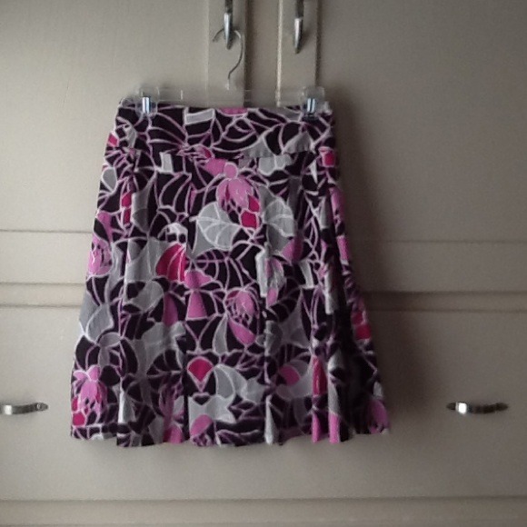 Pleated Side-Zip Skirt