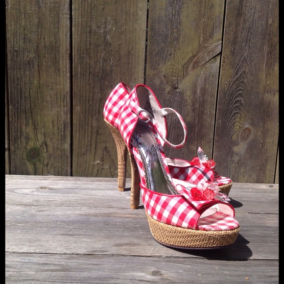 Platform Sandal red and white checkered size 8.5