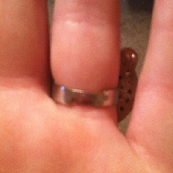 Cute purple fashion ring! - Picture 2 of 2