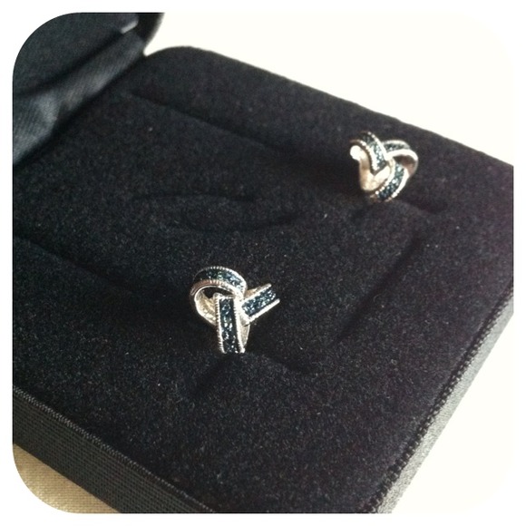 ❌SOLD❌Blue knot earrings