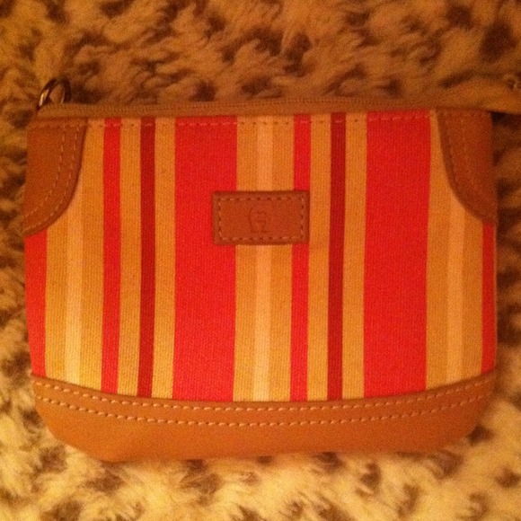 Very springy Wallet! - Picture 1 of 4