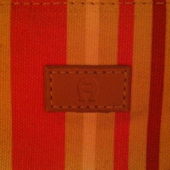 Very springy Wallet! - Picture 2 of 4