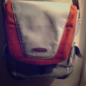Keen satchel