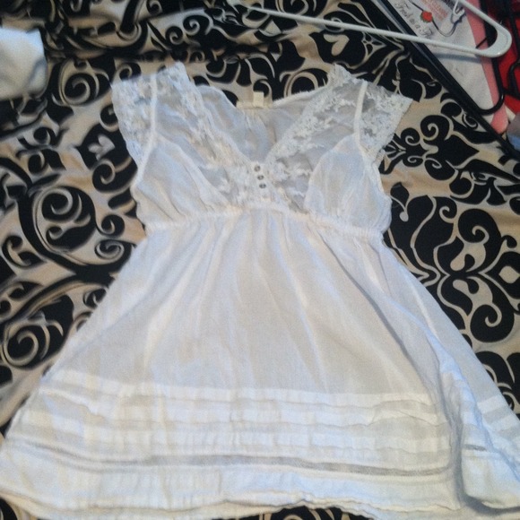 💰Bundled💰🎀sold🎀White Lace shirt