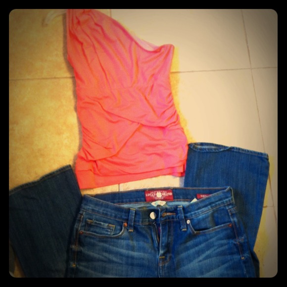 SOLD IN BUNDLE!! Beautiful One Sleeve Coral Tank