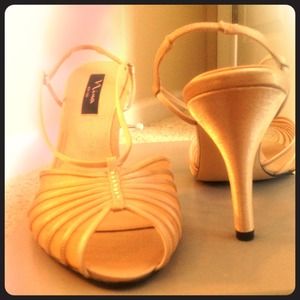 Nina brand dressy slingback heels size 10m gold
