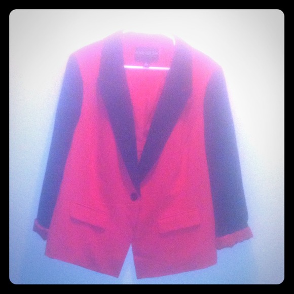 🚫🚫🚫SOLD🚫🚫🚫Black and Red Forever 21 Blazer