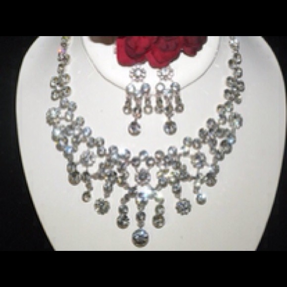 Sworkski crystal necklace set
