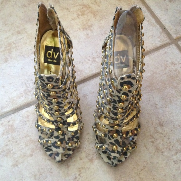 Shoes - Picture 2 of 4