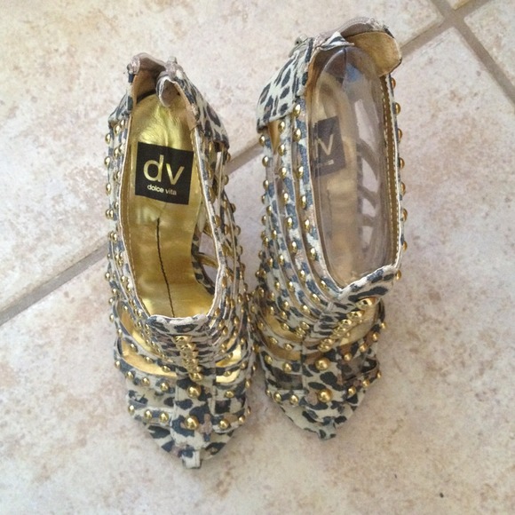Shoes - Picture 4 of 4