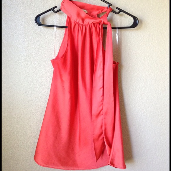 Silky salmon colored top - Picture 1 of 1