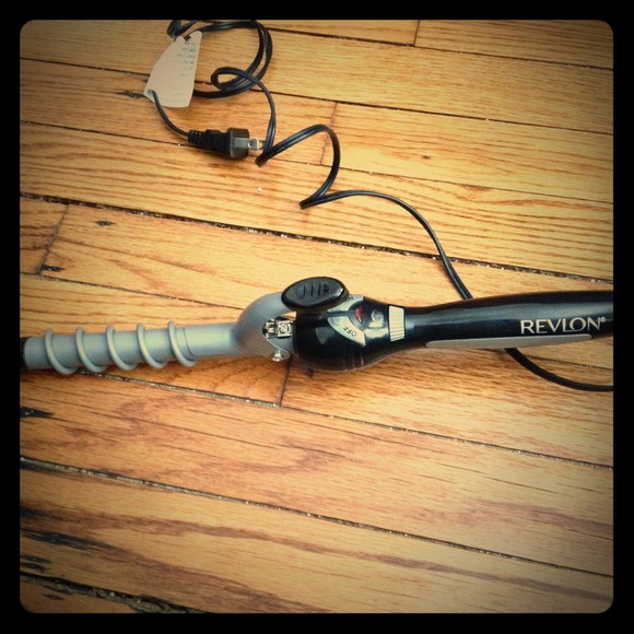 Revlon Accessories - 💰💰Reduced!! 💋 New spiral curling iron!!
