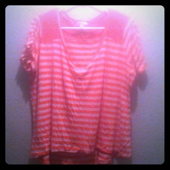 🚫🚫🚫SOLD🚫🚫🚫Lacey Coral Tee