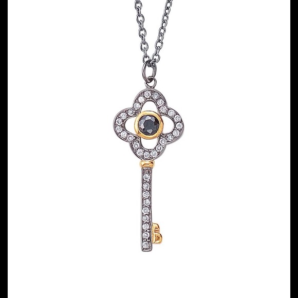 Stella & Dot Clover Key Necklace - Picture 3 of 3