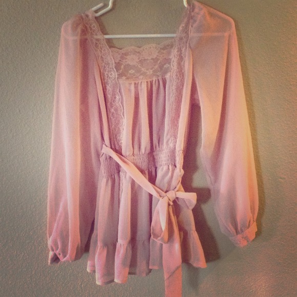 Chic nude colored bohemian top. So pretty & flowy!