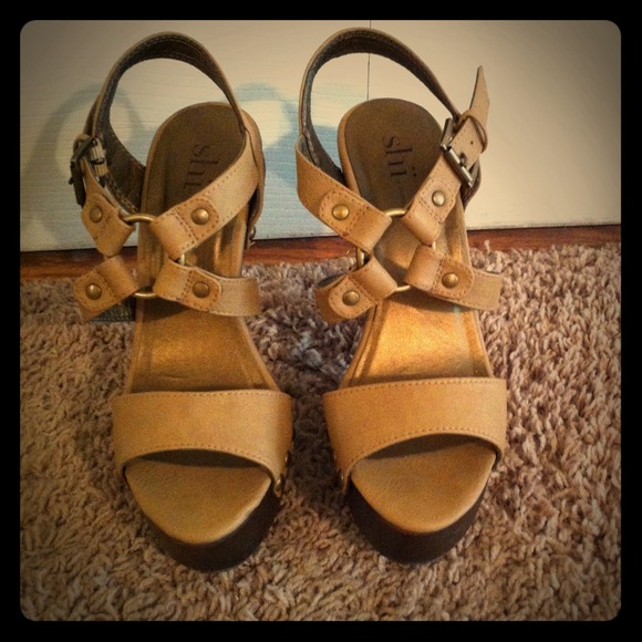 ❌Sold as a Bundle❌👠Tan heels by Shi 👠
