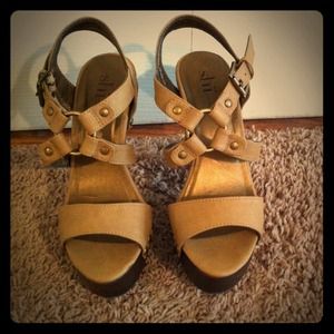 ❌Sold as a Bundle❌👠Tan heels by Shi 👠