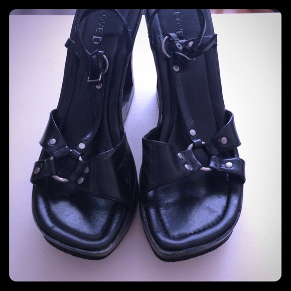 Black strappy heels and brown shoes for tink_0427