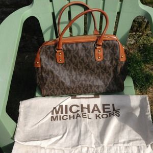 Just reduced! Authentic Micheal Kors signature bag